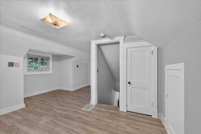 Building Photo - Storybook Home