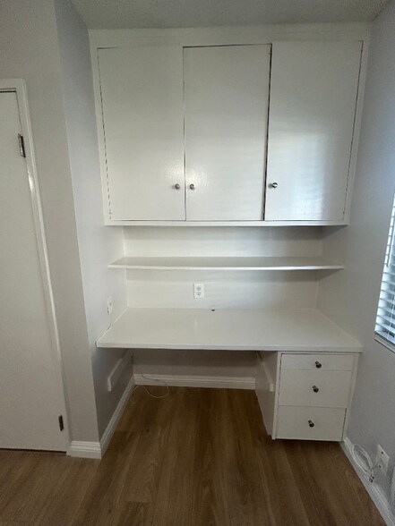 Building Photo - 409 N Los Robles Ave