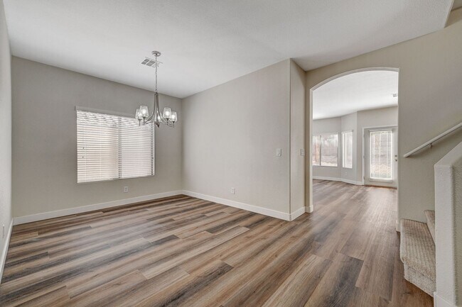 Building Photo - Gorgeous 5 Bedroom 3 Car Garage Home in th...