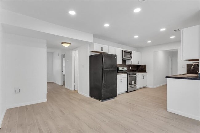 Building Photo - 2875 Webb Rd
