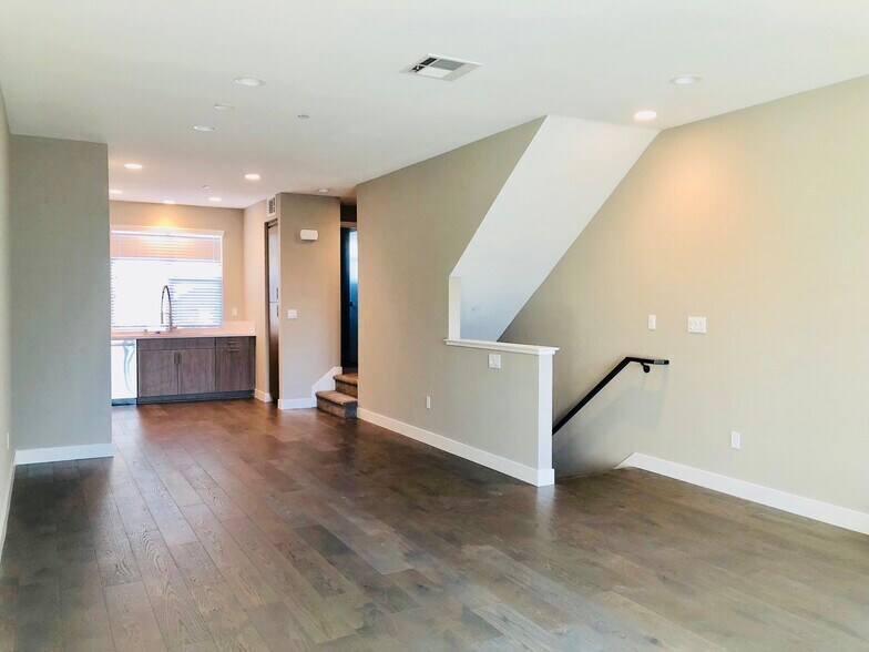 Building Photo - 1427 Wood St