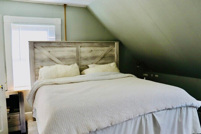 Building Photo - 10 Cushing St