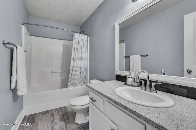 Building Photo - 3-Bedroom Home in The Landings – Fully Fenced Yard & 2-Car Garage
