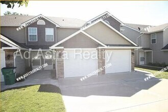 Building Photo - Beautiful Townhome in Platte City-Availabl...