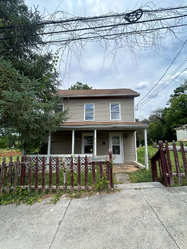 Building Photo - 472 Hill St