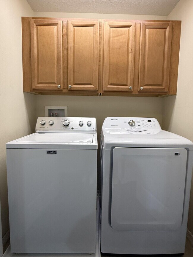 Building Photo - 10144 Arbor Run Dr