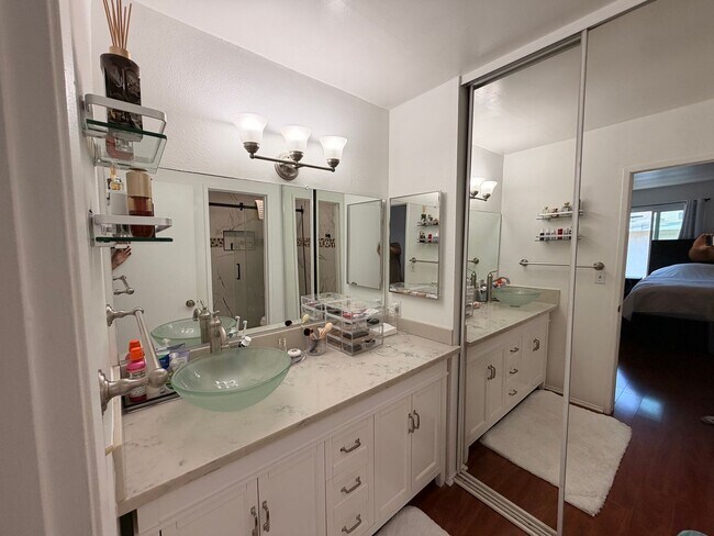 Building Photo - Spacious Westside 2 Bedroom with Balcony, Upgraded Bathrooms & 2 Gated Parking Spaces