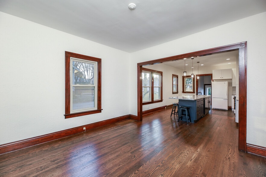 Building Photo - 720 Walnut St