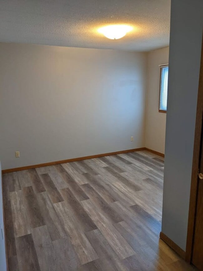 Building Photo - House For Rent