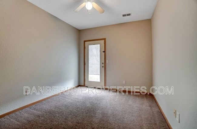 Building Photo - 1117 N Byrne Rd