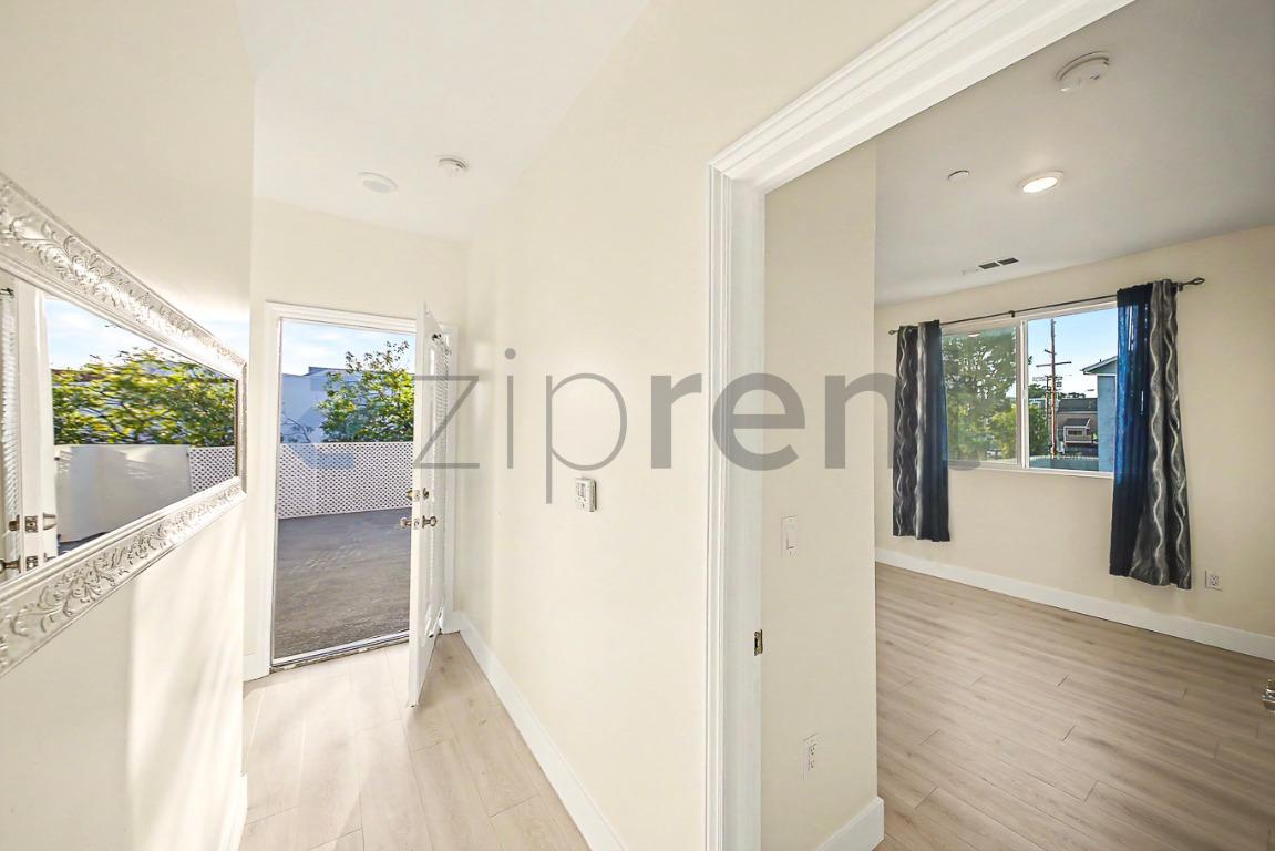 Building Photo - Unit