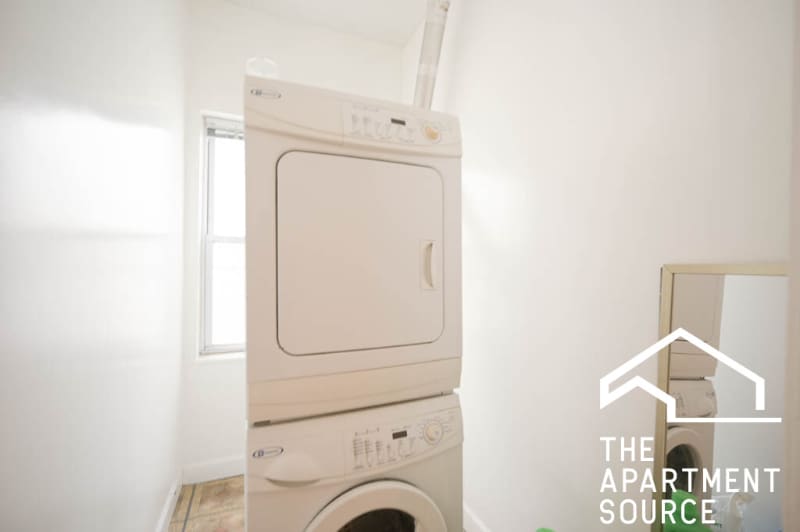 Building Photo - 882 N Marshfield Ave