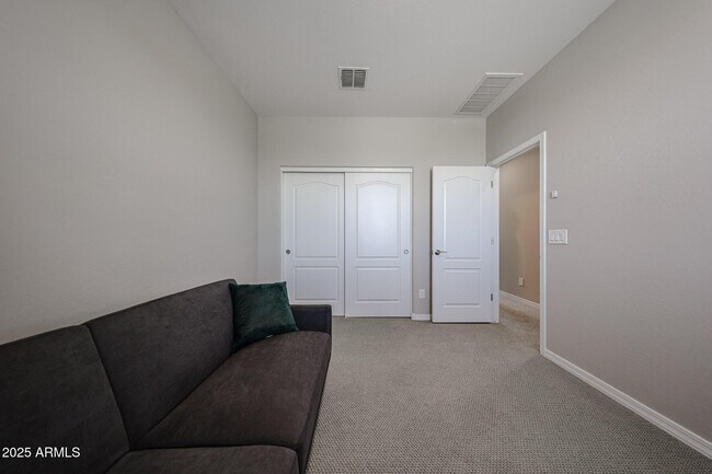 Building Photo - 3813 E Branham Ln