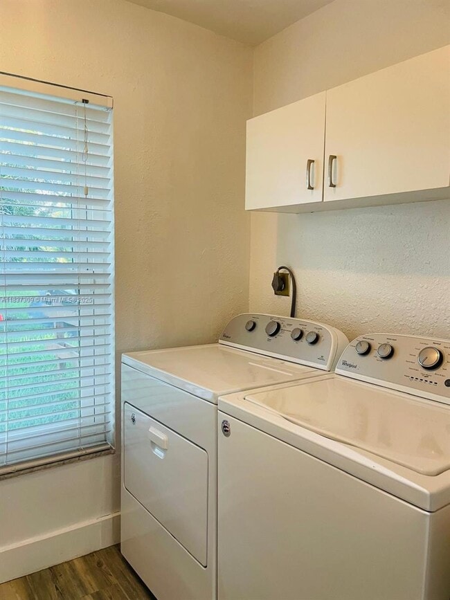 Building Photo - 8084 NW 41st Ct