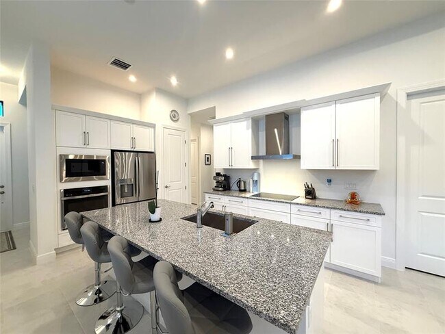 Building Photo - 187 SE Via Sangro