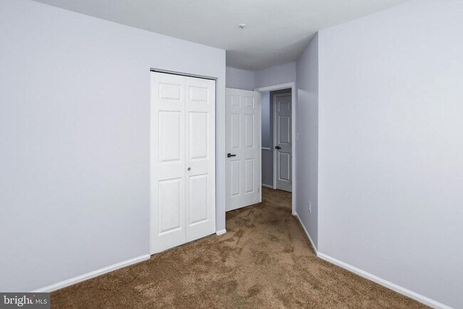 Building Photo - 915 Westlake Dr