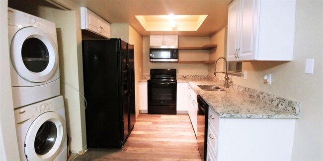 Building Photo - Townhouse in Desirable University Place Ne...