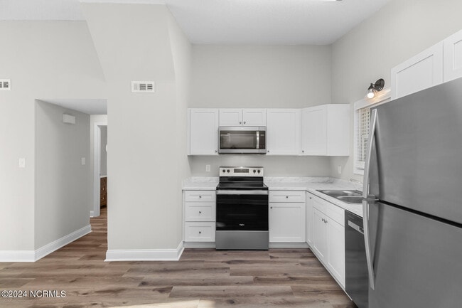 Building Photo - 135 Twinwood Dr