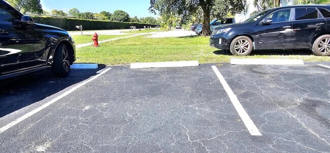 Building Photo - 3684 Pinehurst Dr