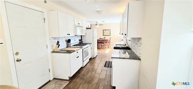 Building Photo - 2700 John Rd