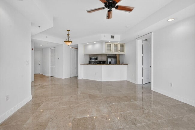 Building Photo - 616 SE 20th Ave