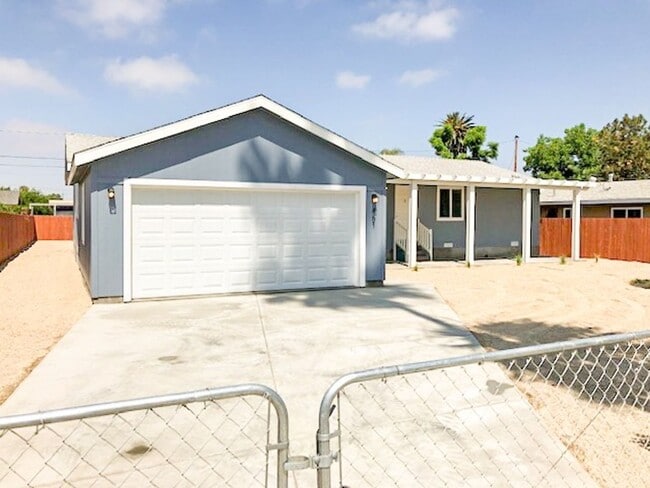 Building Photo - Newer home for rent on large lot!