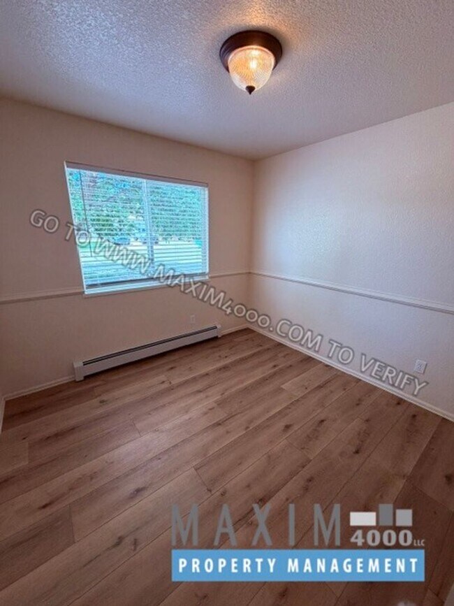 Building Photo - 255 Sargent Cir