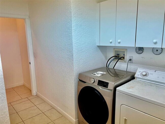 Building Photo - 7932 Exeter Cir W