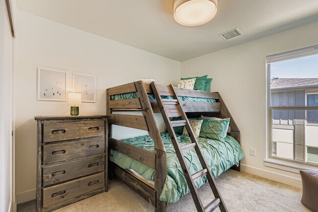 Building Photo - 5372 Allison St