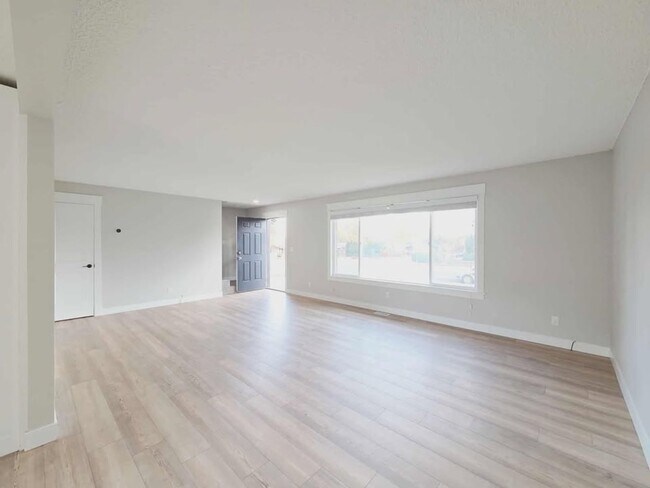 Building Photo - 20/22 Poplar Ave.