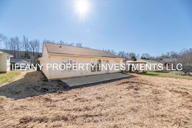 Building Photo - 2736 Fairstone Ave