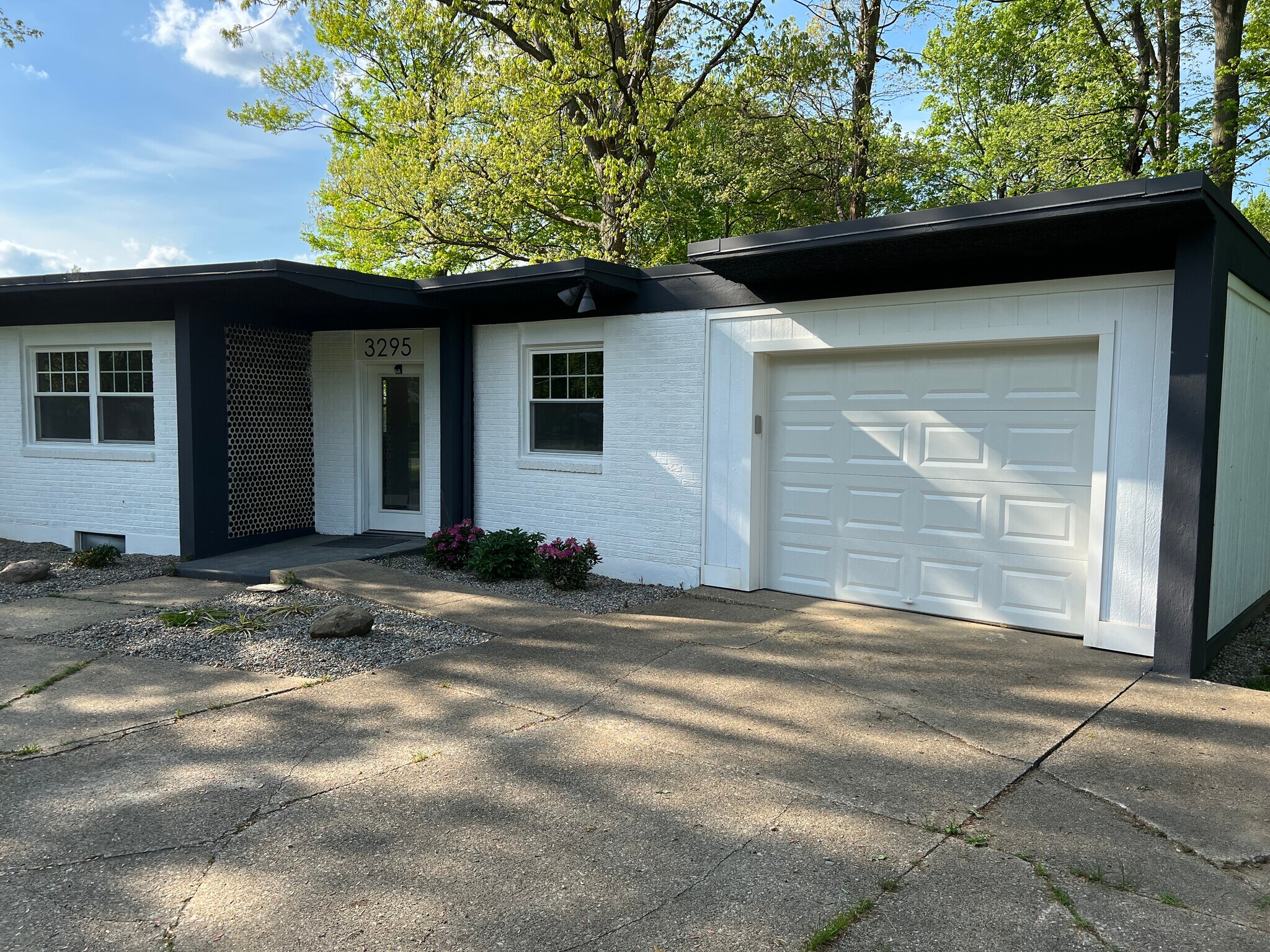 Exterior - 3295 Trumbull Ave