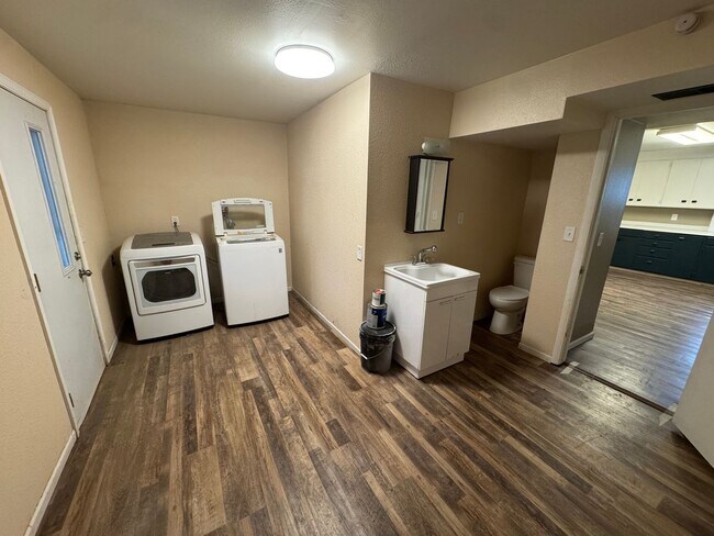 Building Photo - 1109 N18th Triplex