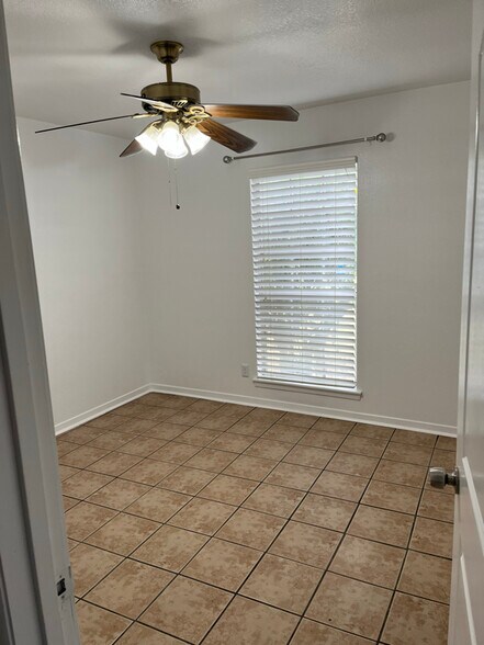 Building Photo - 1508 Valleyridge Dr