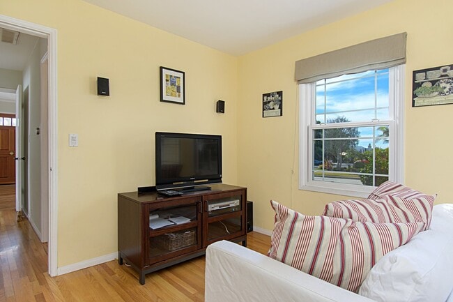 Building Photo - North PB Home, updated interior, just a fe...