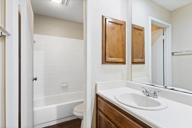 Building Photo - 2255 Thousand Oaks Dr