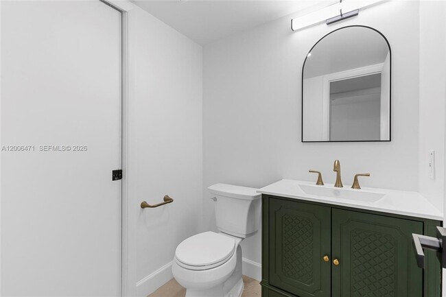 Building Photo - 1400 NE 57th Ct