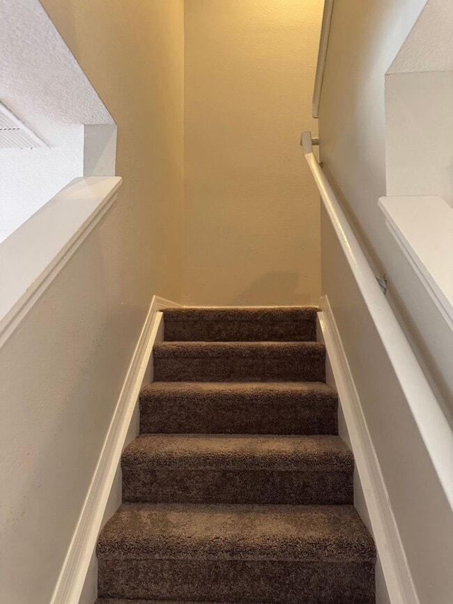 Building Photo - Avalon Park: 3 Bedroom, 2.5 Bath, 2 Car Garage Townhome