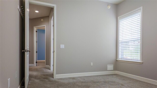 Building Photo - 617 SE 47th Loop