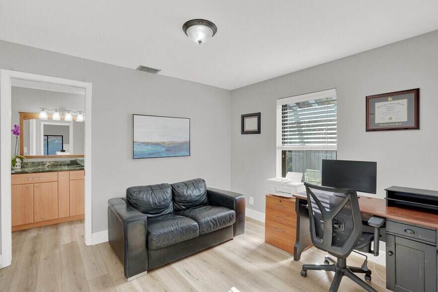 Building Photo - 940 Rainberry Lake Dr