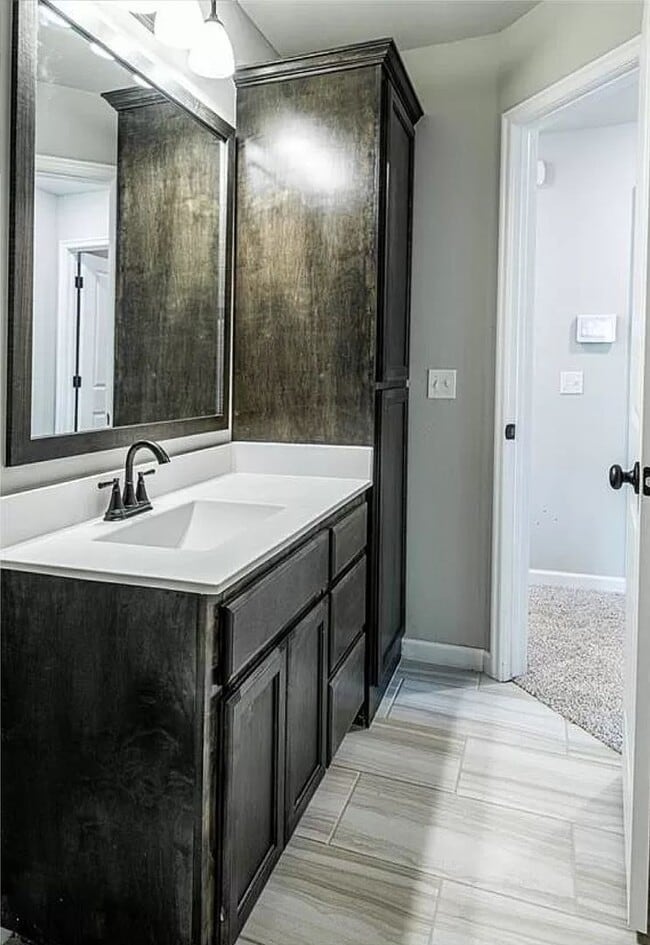 Building Photo - Beautiful 4 Bedroom Home 2 bathroom home!