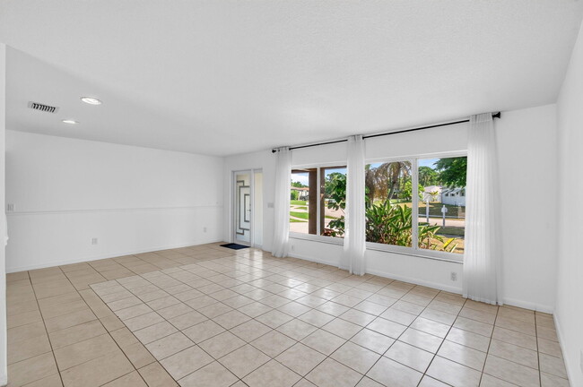 Building Photo - 4760 Bison St