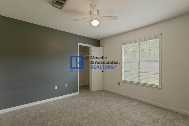 Building Photo - 5 Bedroom/2 Bath Home in Bellegrove Subdiv...