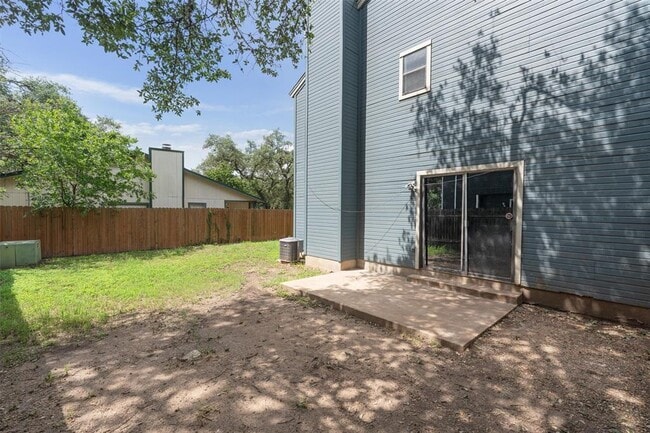 Building Photo - 6915 Woodhue Dr