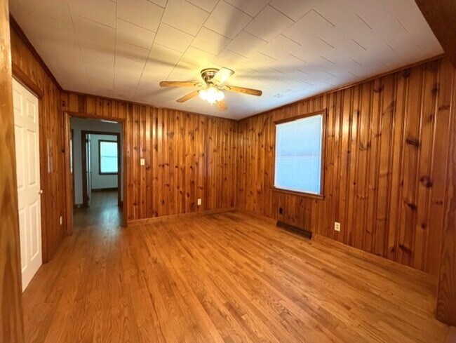 Building Photo - ~~ Cute 2-bedroom Brick Ranch located in Elon ~~