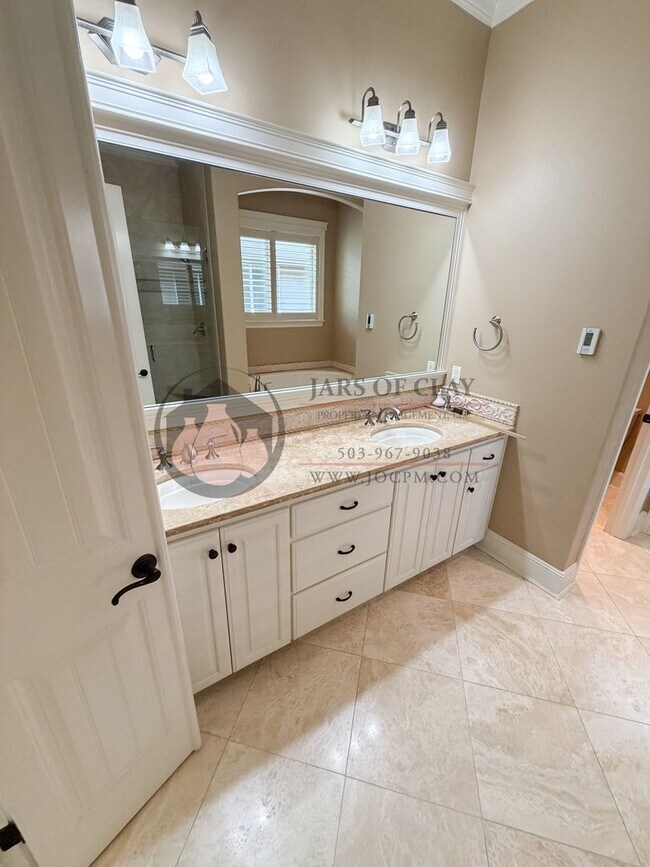 Building Photo - Luxurious Woodburn Residence | Main-Floor Primary Suite & Butler's Pantry