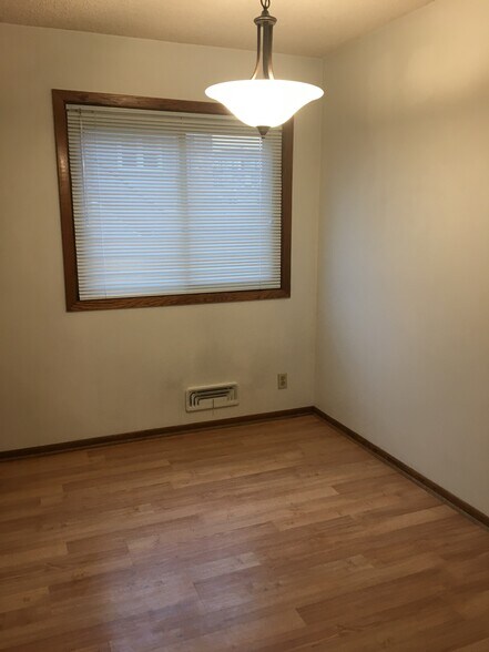 Kitchen dinette - 322 3rd Ave SE