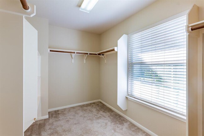 Building Photo - 9329 Castle Pines Dr