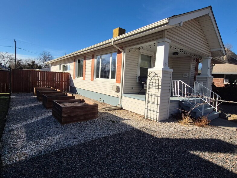 Building Photo - 211 S 6th Ave