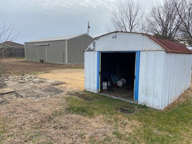 Building Photo - Single-Family Home in Hollister